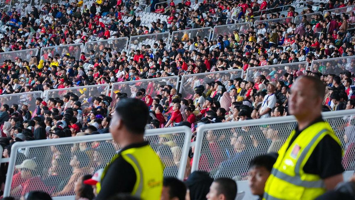 Netizen Riuh Usai Jurnalis Inggris Kaget Dapat Nasi Kotak di GBK