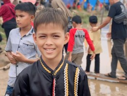 Kenalkan! Dikha, Penari Cilik Pacu Jalur, yang Jogetnya Ditiru Dunia