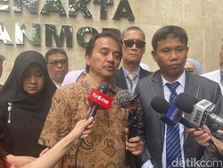 Aksi Roy Suryo Ogah Jawab Saat Diberondong Tanya soal Ijazah Jokowi
