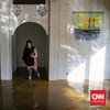 FOTO: Tanggul Baswedan di Jatipadang Jaksel Jebol, Permukiman Banjir