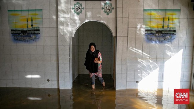 Selasa Pagi, 35 RT di Jakarta Masih Dikepung Banjir BPBD DKI melaporkan 35 RT di Jakarta masih terendam banjir Selasa (8/7) pagi, ratusan jiwa mengungsi.