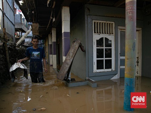 6 RT di Jakarta Masih Banjir Senin Malam, Ketinggian Lebih 1 Meter