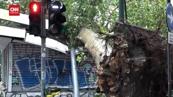 VIDEO: Badai Terjang Italia di Tengah Gelombang Panas, 1 Orang Tewas