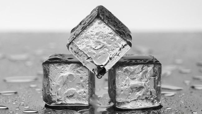 Tren Perawatan Skin Icing, Ternyata Ini 7 Manfaat Es Batu untuk Wajah