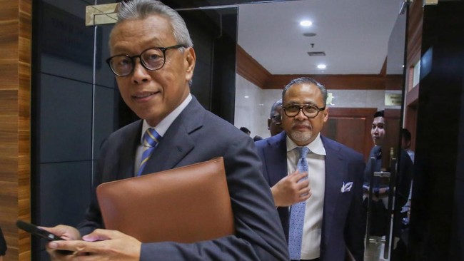 Calon Dubes RI untuk Belgia (Brussel) Andy Rachmianto tiba di Istana Kepresidenan Jakarta jelang pelantikan.