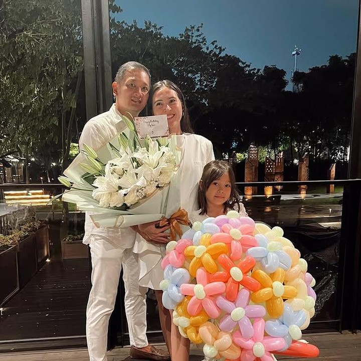 <p>Olivia pun sempat menjelaskan alasan mengapa sang suami jarang tampil di media sosialnya. &ldquo;Sebenarnya ada <em>postingan-postingan</em>, cuma memang enggak banyak sih. Karena satu, dia orangnya pemalu, enggak suka di depan kamera. Terus kedua, aku orangnya memang suka berkarya. Jadi aku pengennya orang mengenalku lewat karya,&rdquo; ujar Olivia, dikutip dari kanal YouTube<em> TRANS TV Official,</em> Selasa (08/07/2025). (Foto: Instagram @oliviajensen)</p>