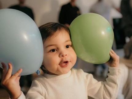 5 Potret Nova Anak Gracia Indri yang Keturunan Belanda, Wajahnya Disebut Seperti Boneka