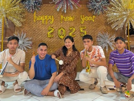 Potret Amara & Frans 'Lingua' Bersama 3 Anak Laki-lakinya yang Sudah Dewasa, Si Bungsu Baru Ultah Ke-17