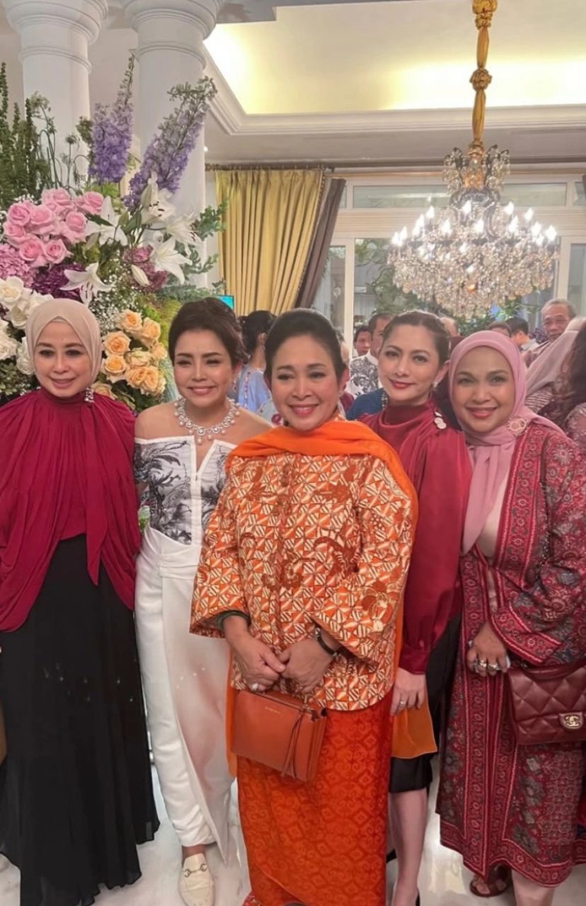 Anniversary Pernikahan Mayangsari dan Bambang