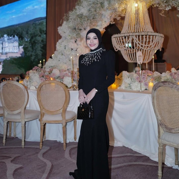 <p>Aurel Hermansyah menjadi salah satu Bunda artis yang sukses menjalani diet untuk menurunkan berat badannya. Melalui program diet yang dijalaninya, Aurel berhasil mengembalikan berat badannya seperti saat sebelum menikah dan melahirkan dua anak. (Foto: Instagram @aurelie.hermansyah)</p>