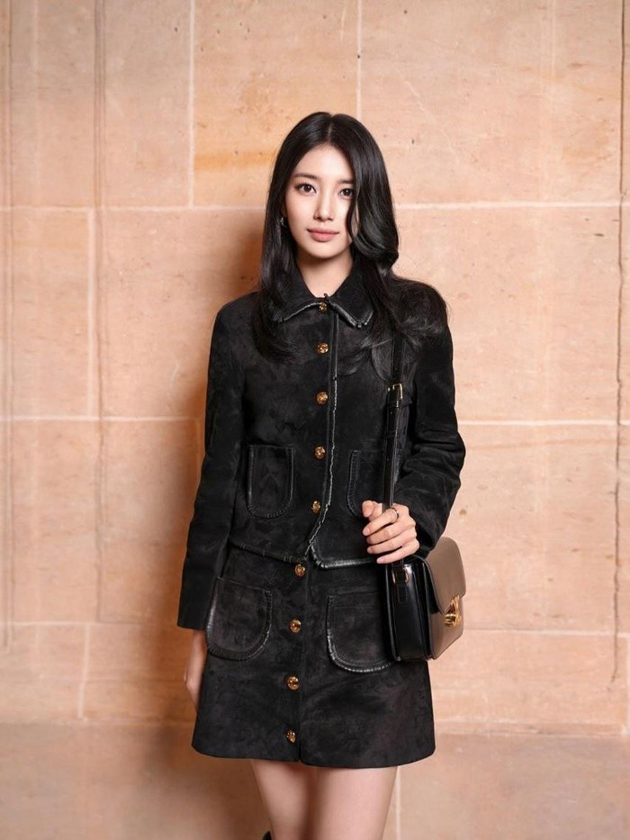 Bae Suzy saat menghadiri Celine show