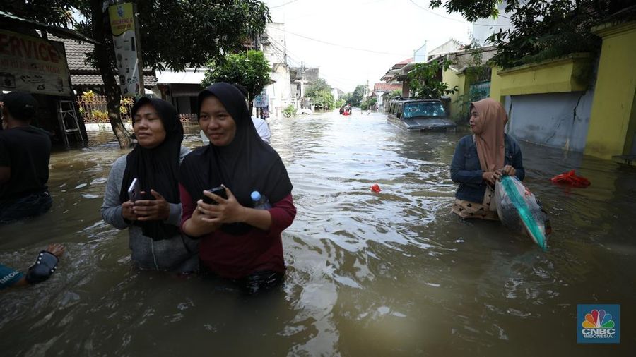 Banjir akibat hujan deras nan melanda di area Ciledug, Tangerang, Selasa (8/7/2025). (librosfullgratis.com/Tri Susilo) Banjir akibat hujan deras nan melanda di area Ciledug, Tangerang, Selasa (8/7/2025). (librosfullgratis.com/Tri Susilo)
