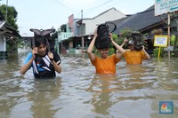 Banjir Rendam Ciledug Sampai 2 Meter, Warga Langsung Dievakuasi