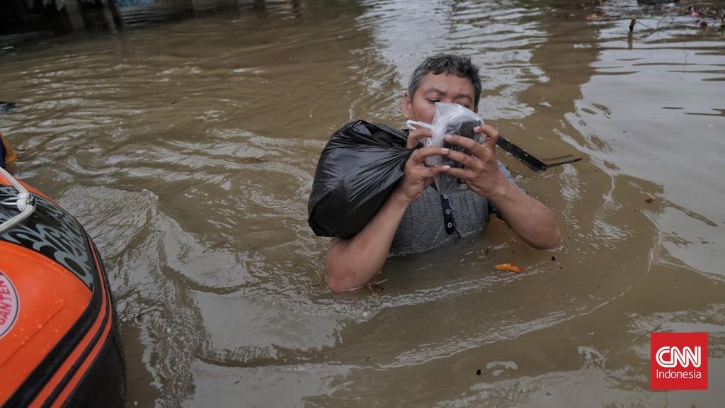 Sunga Cimanceri Meluap, Banjir Hingga 1 Meter di Tigaraksa Tangerang