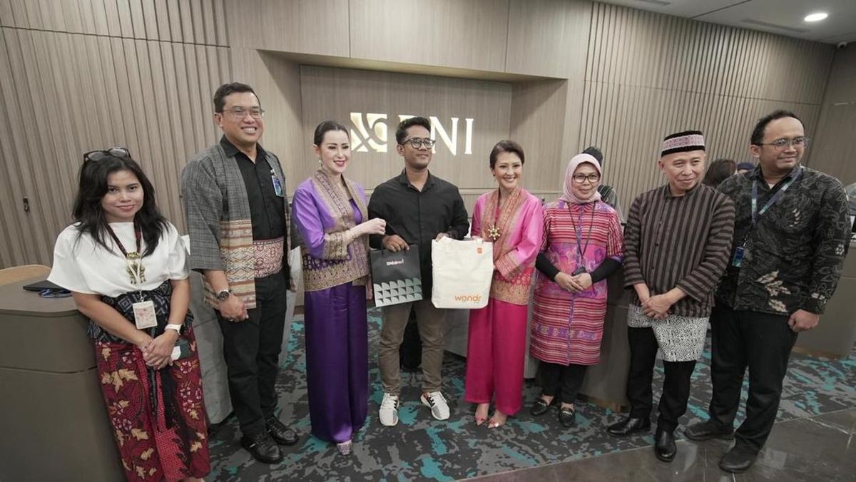 Rayakan HUT ke-79, Direksi BNI Sapa Langsung Nasabah di Kantor Cabang