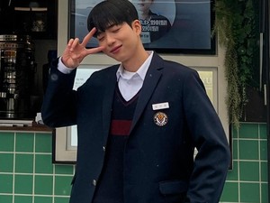 Jadi Scene Stealer, Simak 7 potret Cha Kang Yoon Pemeran Head Over Heels yang Boyfriendable! 