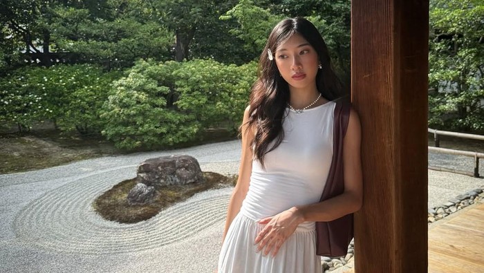 img-title Get The Look: Inspirasi Gaya Chic yang Simpel Ala no na Shaz