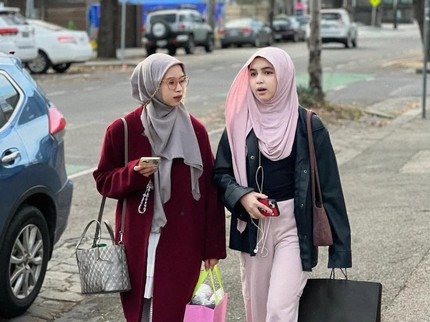 5 Potret Stylish Ines Istri Ben Kasyafani dan Sienna Anak Marshanda Liburan di Australia