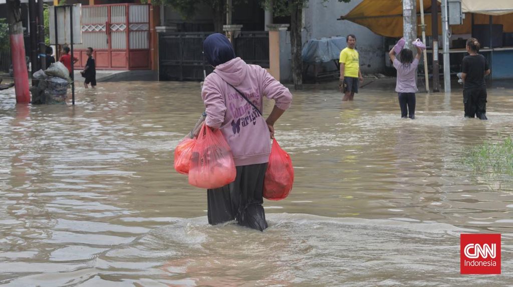 Mesin Pompa Air Meledak Saat Banjir Rendam Kota Bekasi