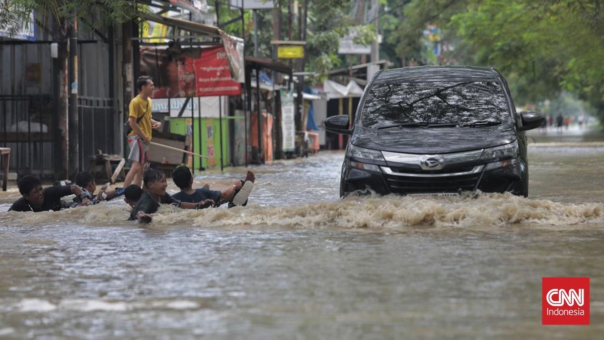 Banjir Rendam 12 Wilayah Kota Bekasi, Ratusan Warga Mengungsi