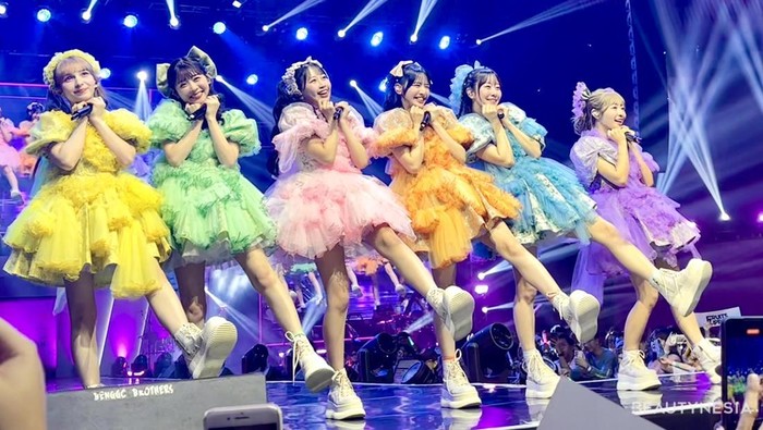 Keseruan Penampilan Shinako dan FRUITS ZIPPER di Hari Kedua Keseruan Penampilan Shinako dan FRUITS ZIPPER di Hari Kedua