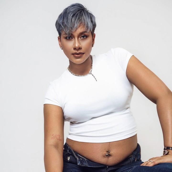 <p>Model cantik Kimmy Jayanti sebentar lagi dikaruniai anak ketiga, Bunda. Jelang hari bahagia, Kimmy membagikan momen spesial <em>maternity shoot</em> kehamilan ketiganya ke publik. (Foto: Instagram @kimmyjayanti)</p>