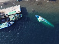 Lambung Kapal Bocor, KM Arkona Tenggelam di Pelabuhan Terong