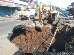 Jalan Ambles Ganggu Ekonomi-Pariwisata hingga Sindikat Pencuri Data Pribadi