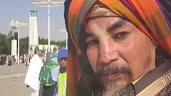 Isu Ditolak Masuk Jeddah-Diteriaki 'Setan', Ini 7 Potret Limbad Jalani Umrah Jadi Sorotan