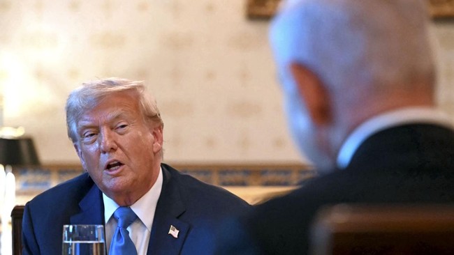 Netanyahu-Trump Temu Bahas Kesepakatan Gencatan di Gaza, Apa Isinya? Presiden AS Donald Trump dan PM Israel Benjamin Netanyahu membahas prospek gencatan senjata di Jalur Gaza Palestina saat bertemu di Gedung Putih.
