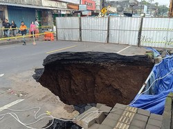 Jalan Denpasar-Gilimanuk Lumpuh, Truk Tangki Pertamina Memutar ke Buleleng