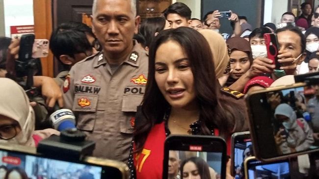 Proses mediasi Nikita Mirzani dengan pihak Reza Gladys disebut alot dan tak membuahkan hasil pada Selasa (8/7).