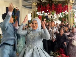 Viral Bukan Buket Bunga, Pengantin Ini Lempar Durian ke Tamu, Bikin Syok
