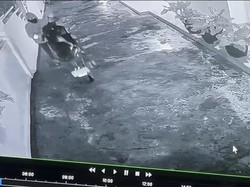 Maling Motor di Palembang Terekam CCTV, Pelaku Angkat Motor Korban