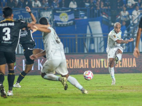 FOTO: Perjumpaan Alot Persib dan Dewa United di Piala Presiden