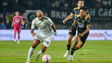 Kabar Sport CNN Terbaru : Hasil Piala Presiden: Main dengan 10 Orang, Dewa United Imbangi Persib