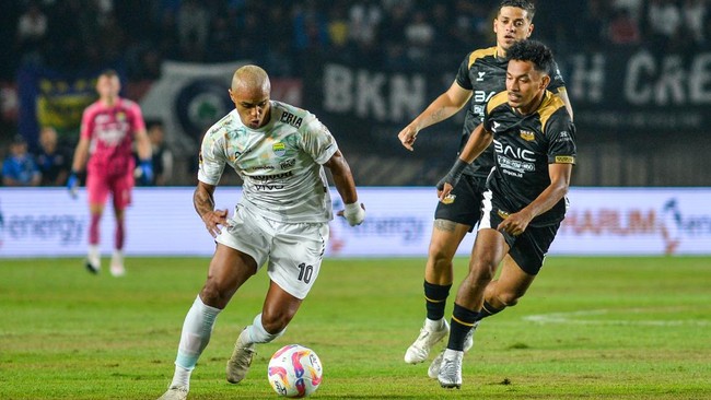 Persib Bandung bermain imbang dengan Dewa United dalam laga lanjutan fase grup Piala Presiden 2025 di Stadion Si Jalak Harupat, Bandung, Selasa (8/7) malam.