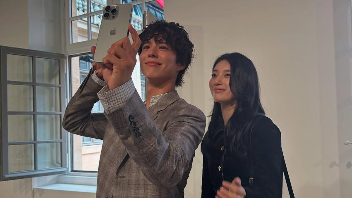 Suzy&comma; V BTS dan Park Bo Gum