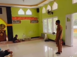Pembelaan Kades di Sinjai Usai Ulahnya Masuk Masjid Pakai Sepatu Viral