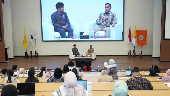 PT Telkom Indonesia menerapkan prinsip ESG untuk menciptakan nilai jangka panjang, meningkatkan daya saing, & memastikan keberlanjutan bagi generasi mendatang.