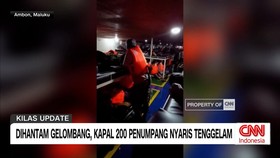 VIDEO: Dihantam Gelombang, Kapal 200 Penumpang Nyaris Tenggelam