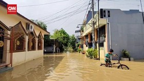 VIDEO: Penampakan Banjir Rendam Perumahan Griya Kota Bekasi