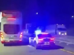 Video: Viral Bus Adang Mobil PJR di Tol Japek, Ini Kata Polisi