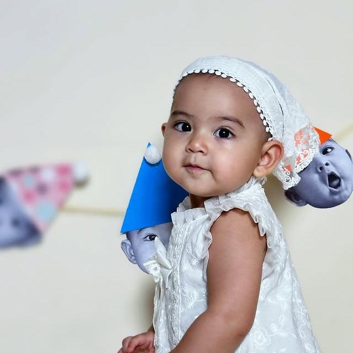 <p>Laura menjelaskan kalau Victoria hanya bisa tidur jika sedang menyusu. &ldquo;Begitu aku keluar kamar, dia langsung nangis. Bangun berkali-kali cuma buat menyusu lagi. Aku enggak bisa tidur dengan tenang, aku kelelahan, dan dia pun enggak tidur nyenyak,&rdquo; tulis Laura. (Foto: Instagram @laura_theux)</p>