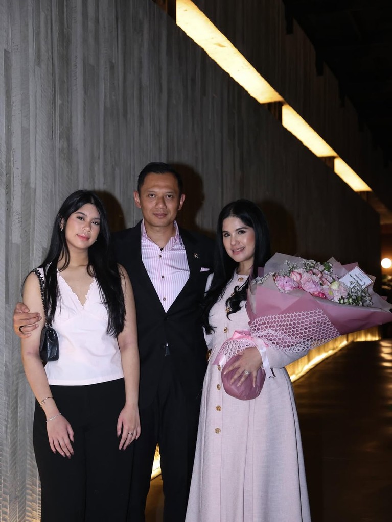 Agus Yudhono dan Annisa Pohan Rayakan Anniv Pernikahan Agus Yudhono dan Annisa Pohan Rayakan Anniv Pernikahan