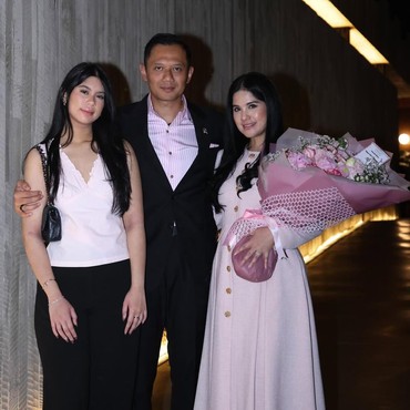 Aira Jadi Sorotan, Ini 7 Foto Agus Yudhoyono & Annisa Pohan Rayakan Anniv ke-20