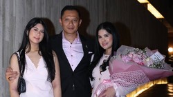 Aira Jadi Sorotan, Ini 7 Foto Agus Yudhoyono & Annisa Pohan Rayakan Anniv ke-20