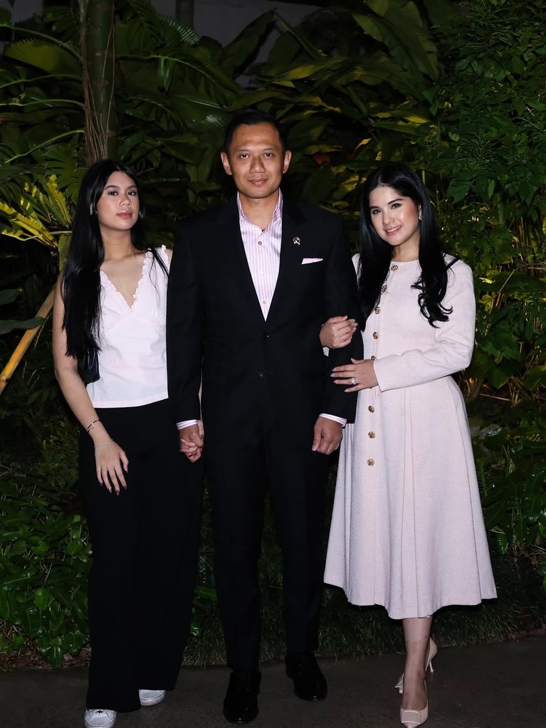 Agus Yudhono dan Annisa Pohan Rayakan Anniv Pernikahan Agus Yudhono dan Annisa Pohan Rayakan Anniv Pernikahan