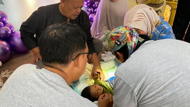 Ini 7 Momen UAS Gelar Akikah dan Khitanan Megah Anak Ketiga dengan Istri Daun Muda