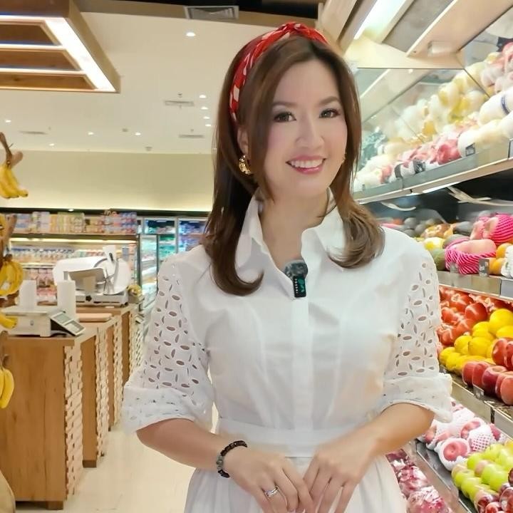 <p>Sebelum membangun bisnis tomat Korea, Asty diketahui pernah membantu mengembangkan bisnis suaminya. Beberapa tahun lalu, Asty mengaku pernah membantu dalam mengembangkan pemasaran bisnis suaminya yang bergerak di bidang kesehatan. (Foto: Instagram @asty_ananta)</p>